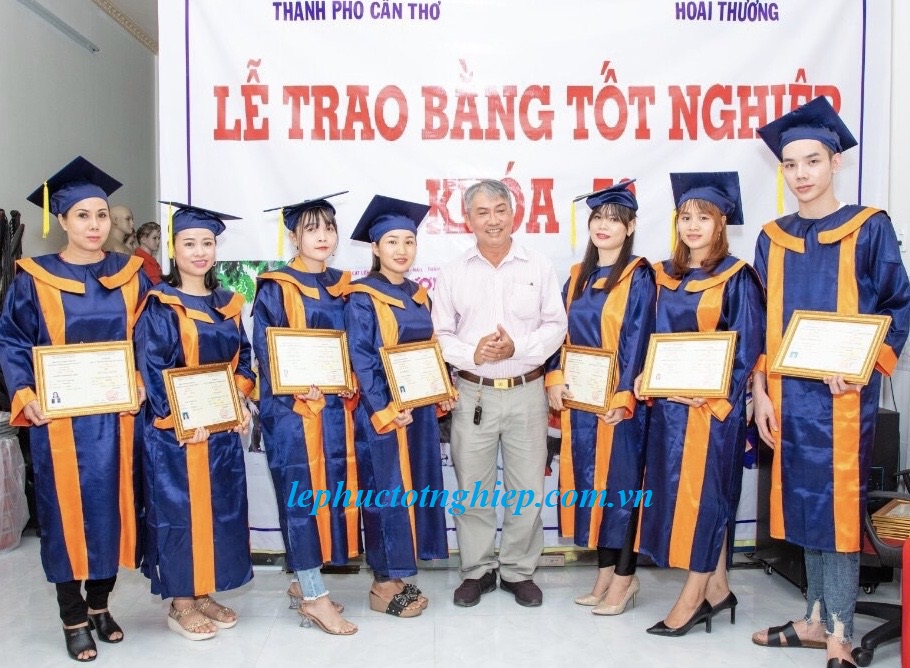trang phuc tot nghiep 
